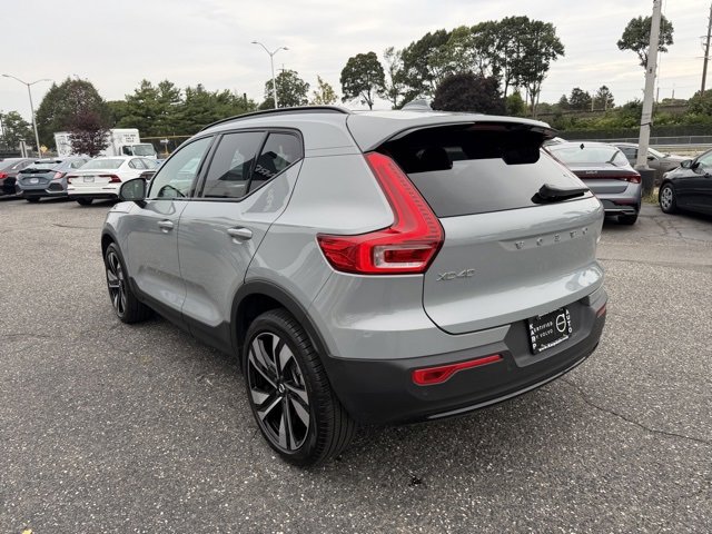 2025 Volvo XC40 photo 3