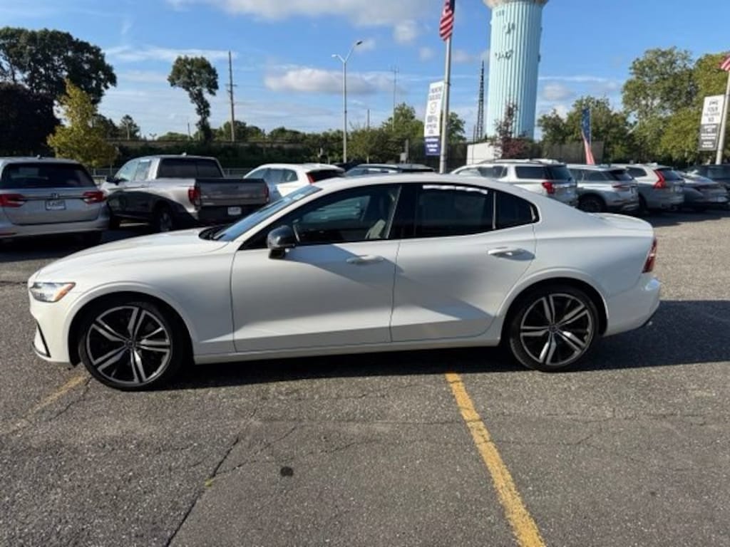 Used 2019 Volvo S60 T6 R-Design Sedan