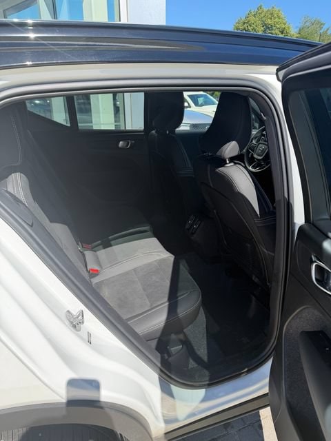 2026 Volvo XC40 Core - Photo 9