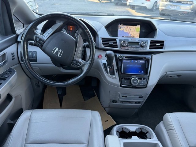 2017 Honda Odyssey Touring photo 2