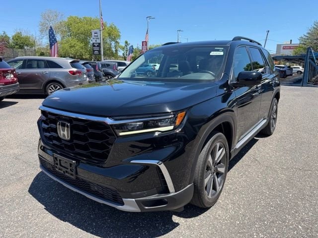 2023 Honda Pilot Touring AWD's photo
