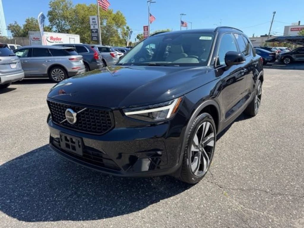 Certified 2024 Volvo XC40 B5 Plus Dark SUV