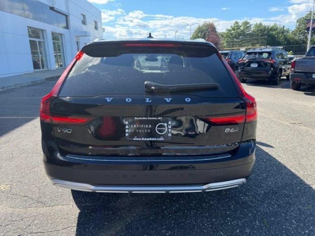 Used 2022 Volvo V90 Cross Country B6 AWD Wagon