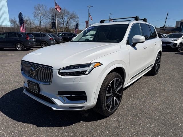 2023 Volvo XC90 SUV 
