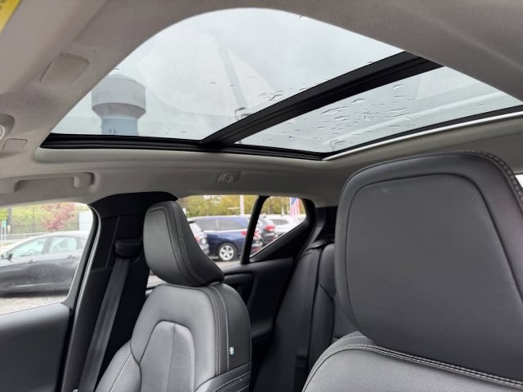 Used 2021 Volvo XC40 T5 Momentum SUV