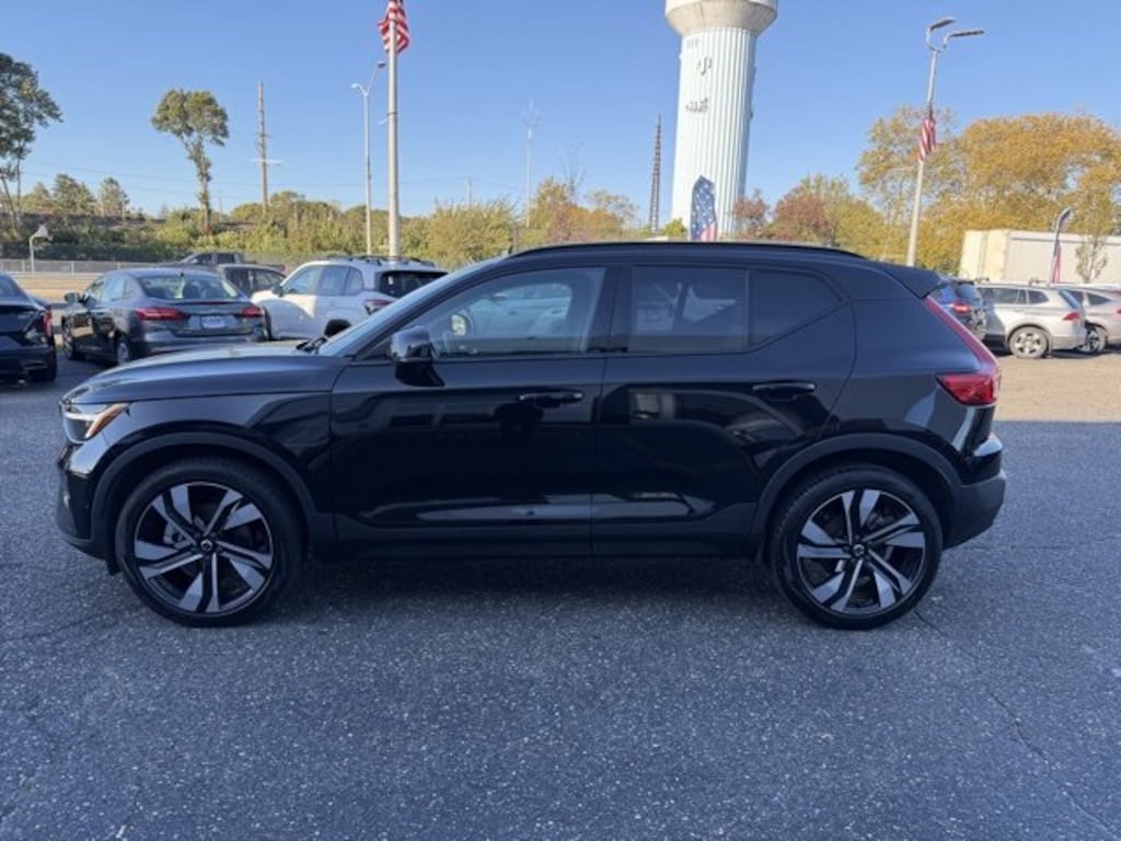 Certified 2023 Volvo XC40 B5 AWD Plus Dark SUV