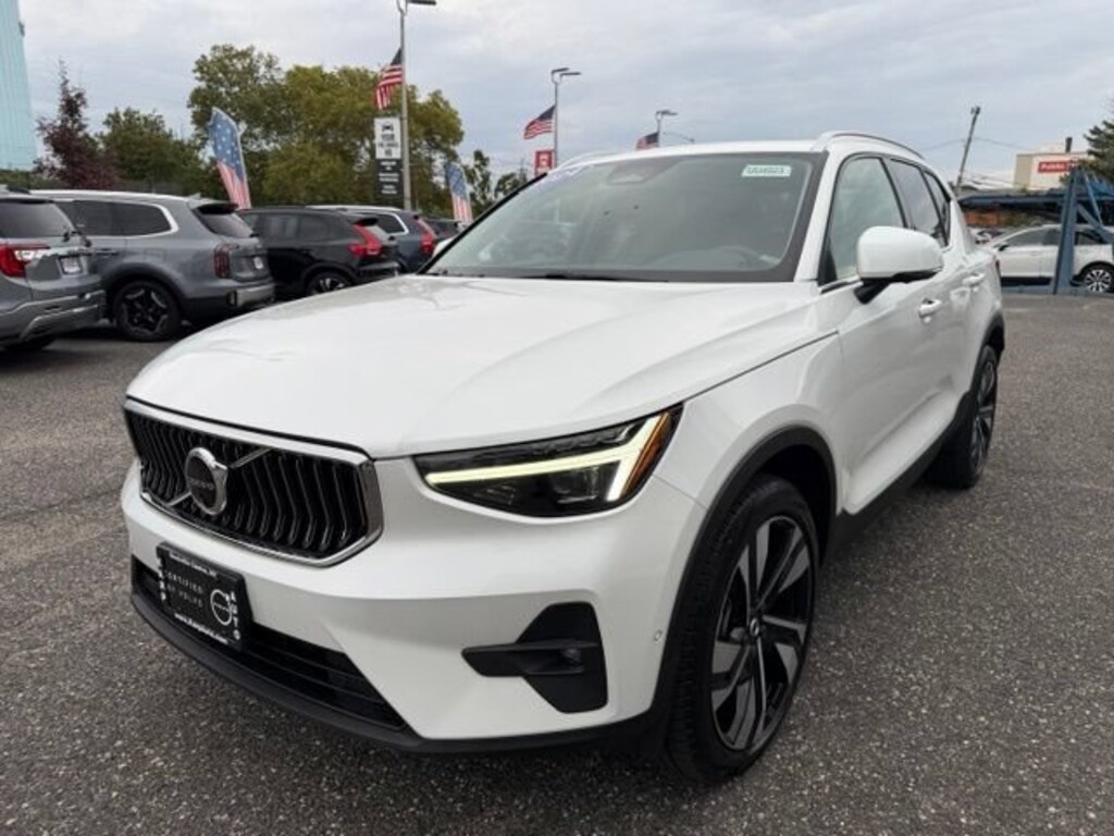 Used 2024 Volvo XC40 B5 Plus Bright SUV