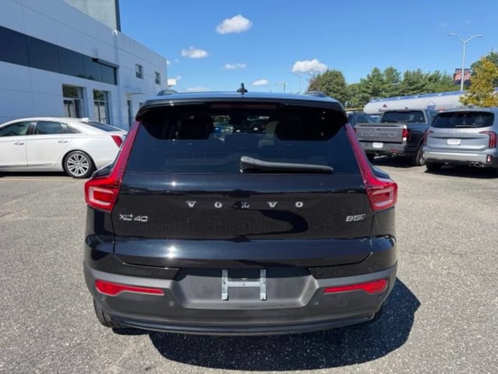 Certified 2024 Volvo XC40 B5 Plus Dark SUV