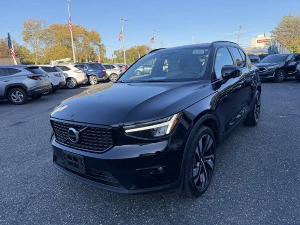 Certified 2023 Volvo XC40 B5 AWD Plus Dark SUV