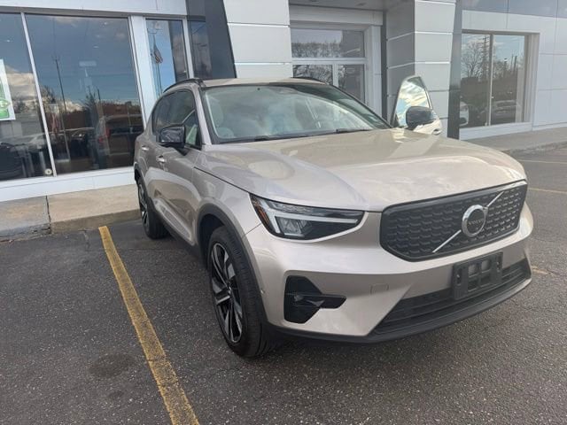 2023 Volvo XC40 SUV 