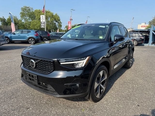 2023 Volvo XC40 SUV 