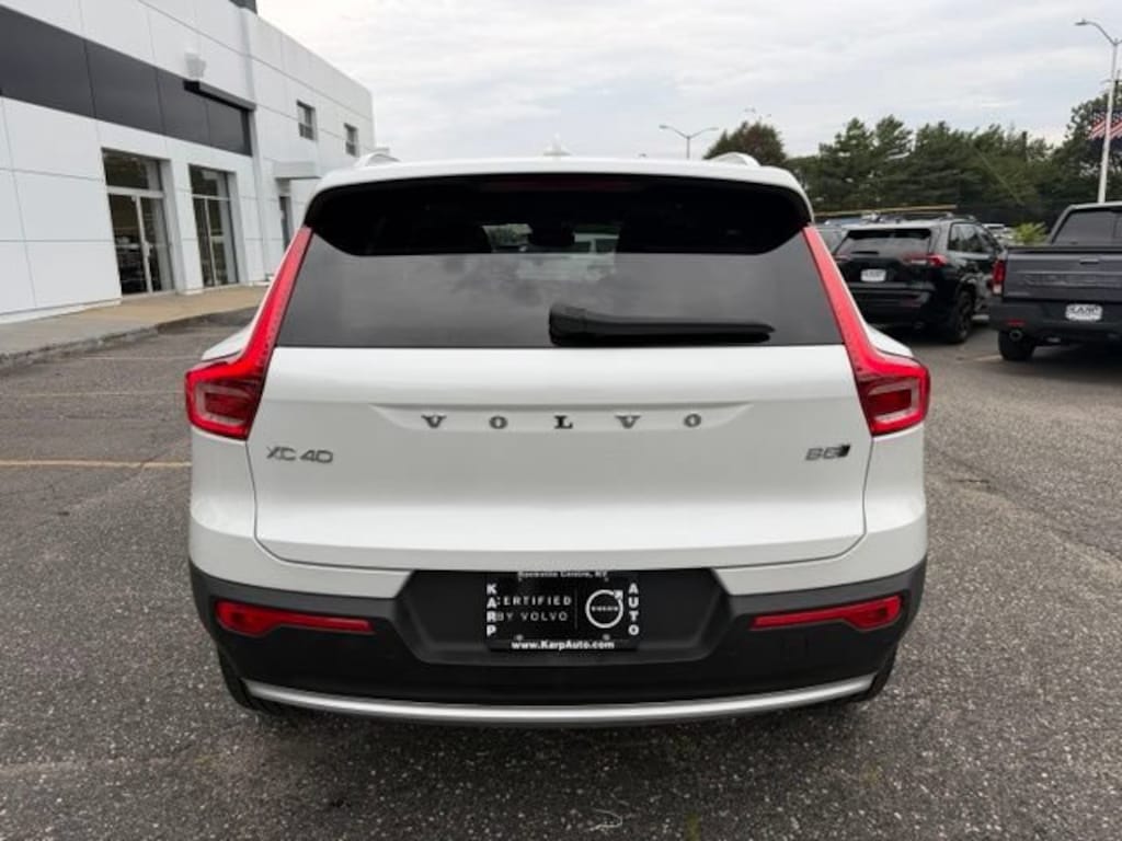 Used 2024 Volvo XC40 B5 Plus Bright SUV
