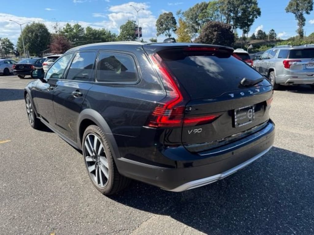 Used 2022 Volvo V90 Cross Country B6 AWD Wagon