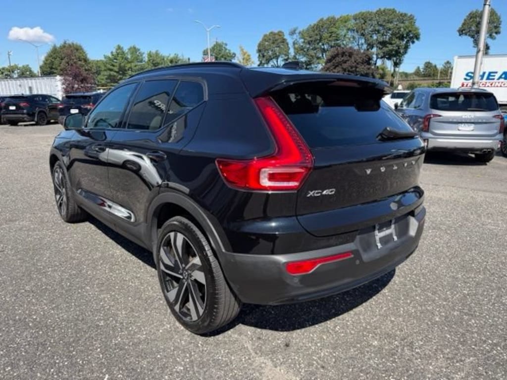 Certified 2024 Volvo XC40 B5 Plus Dark SUV