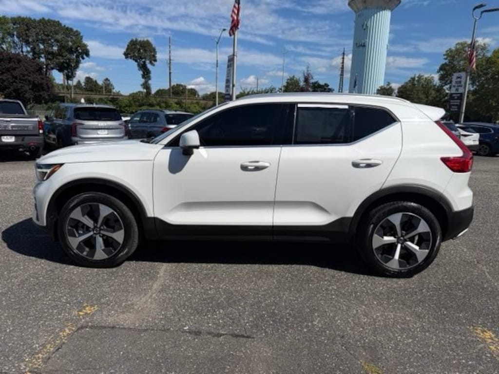 Used 2024 Volvo XC40 B5 Core Bright SUV