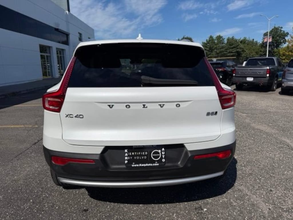 Used 2024 Volvo XC40 B5 Core Bright SUV