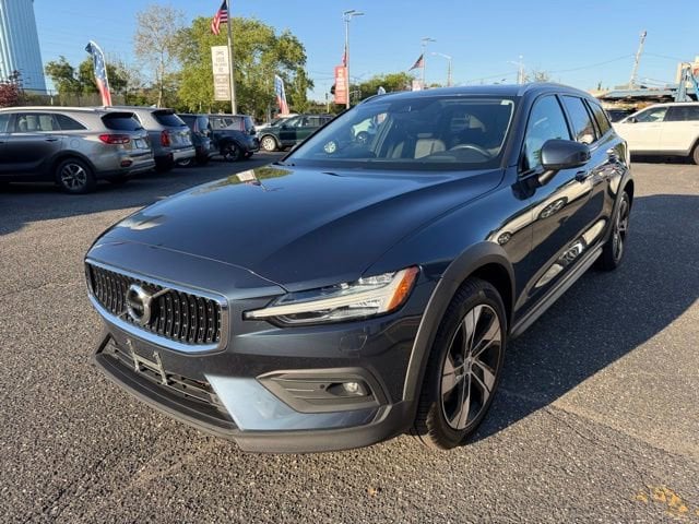 2022 Volvo V60 Cross Country Wagon 