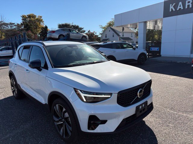 2025 Volvo XC40