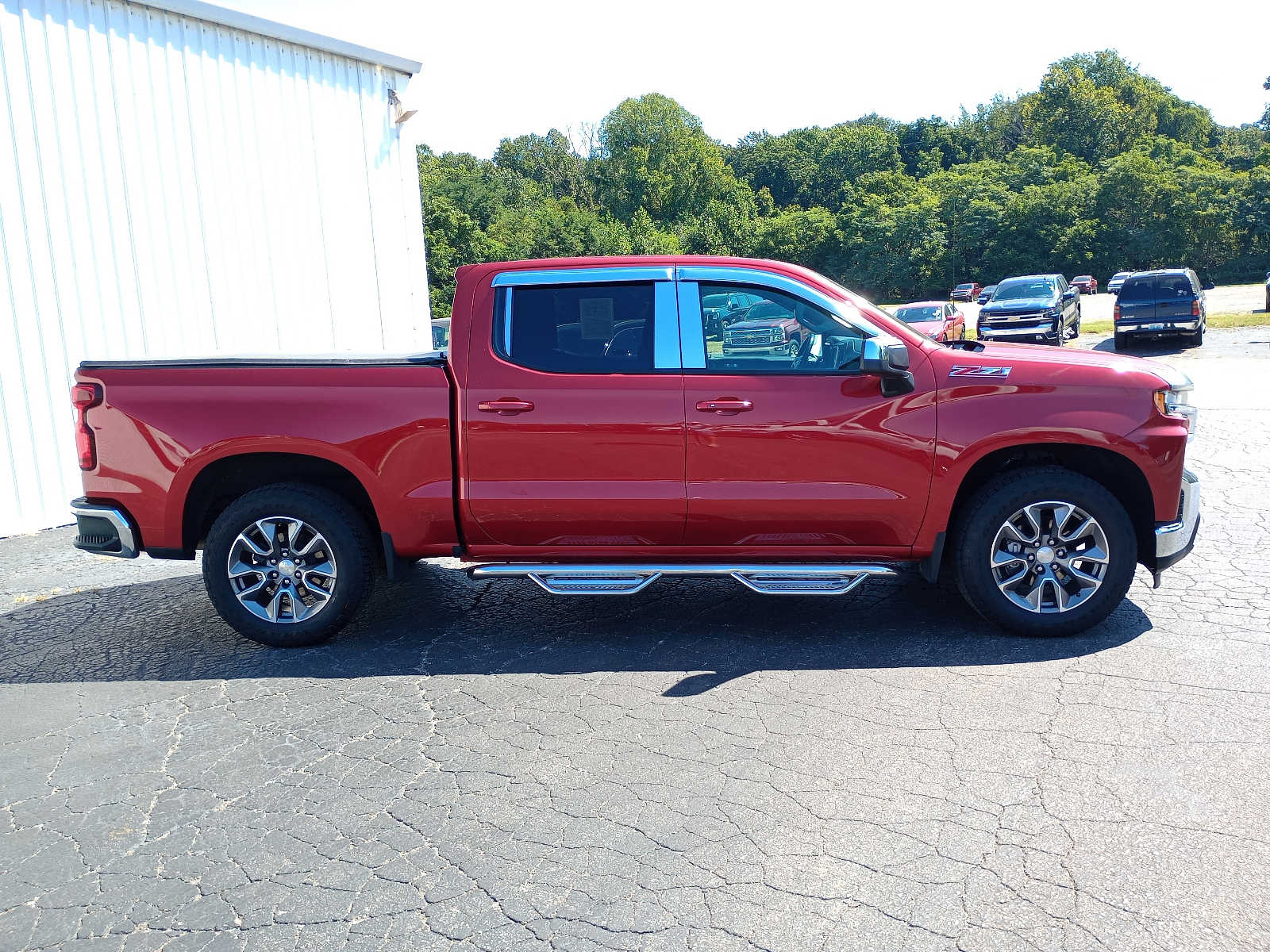 Used 2021 Chevrolet Silverado 1500 LT with VIN 1GCUYDED7MZ303615 for sale in Henderson, KY