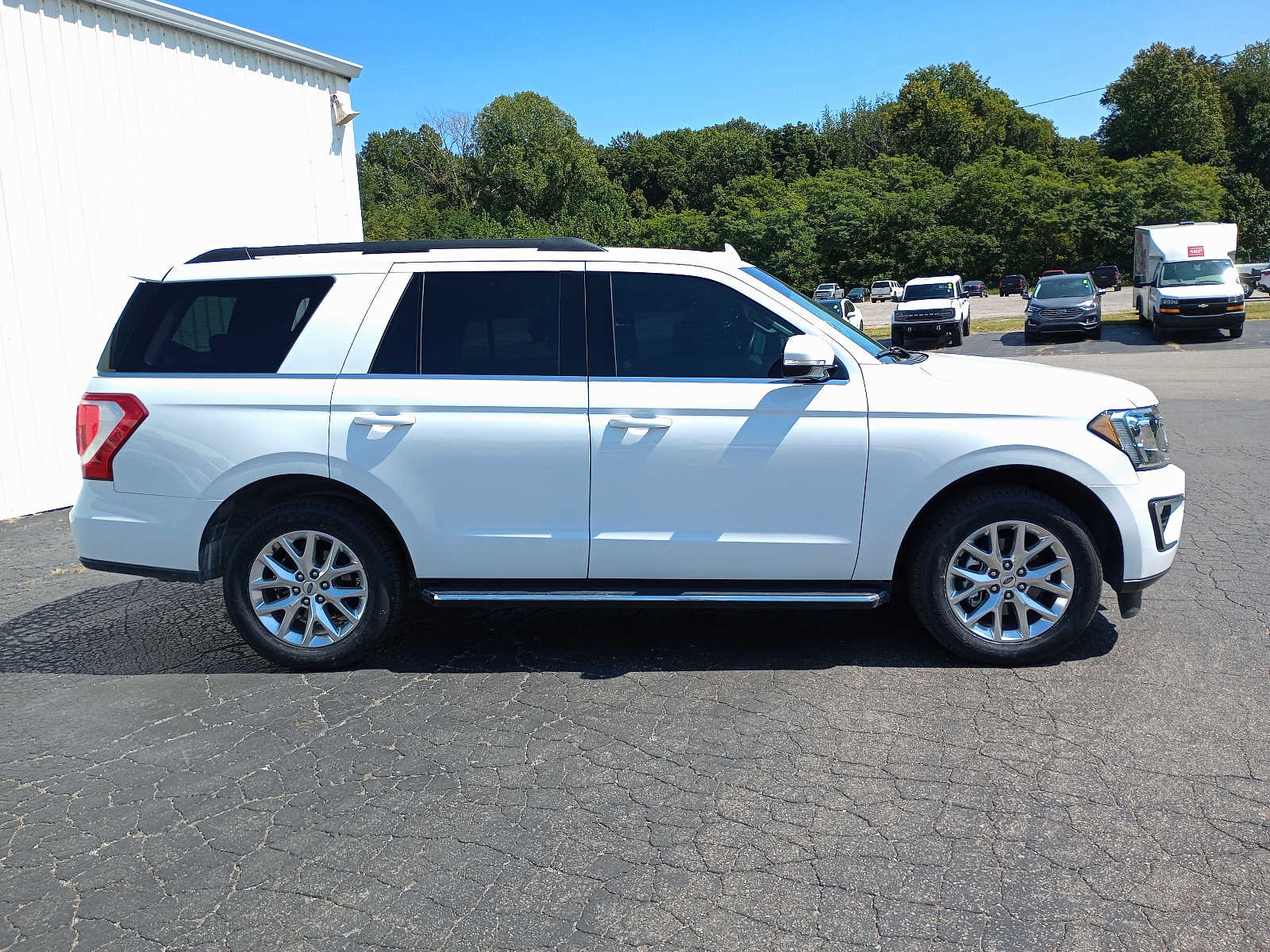 Used 2021 Ford Expedition XLT with VIN 1FMJU1JT3MEA30475 for sale in Henderson, KY