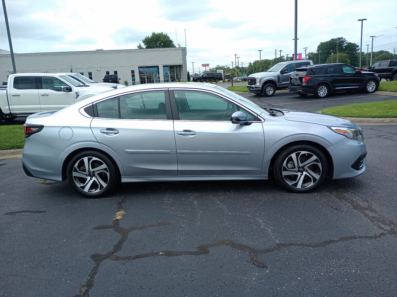 Used 2022 Subaru Legacy Limited with VIN 4S3BWAN60N3006543 for sale in Henderson, KY