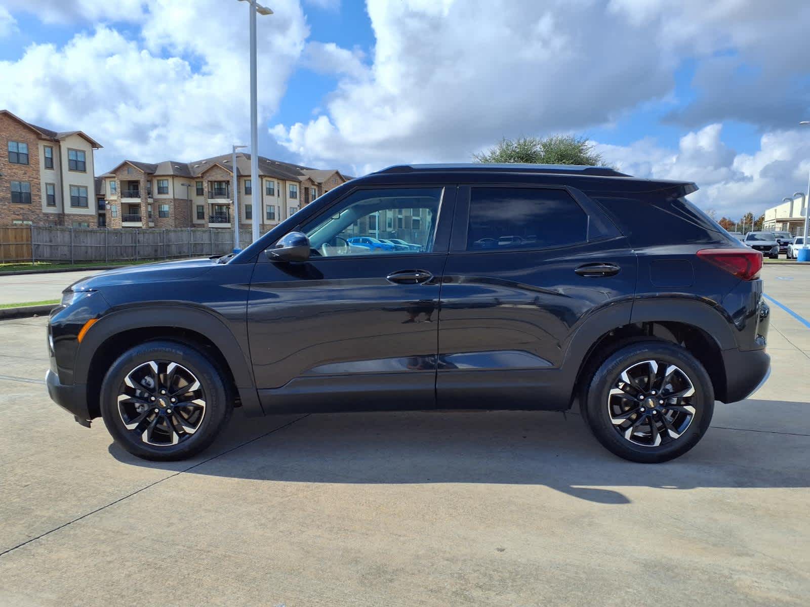 Thumbnail: 2023 Chevrolet TrailBlazer - 3