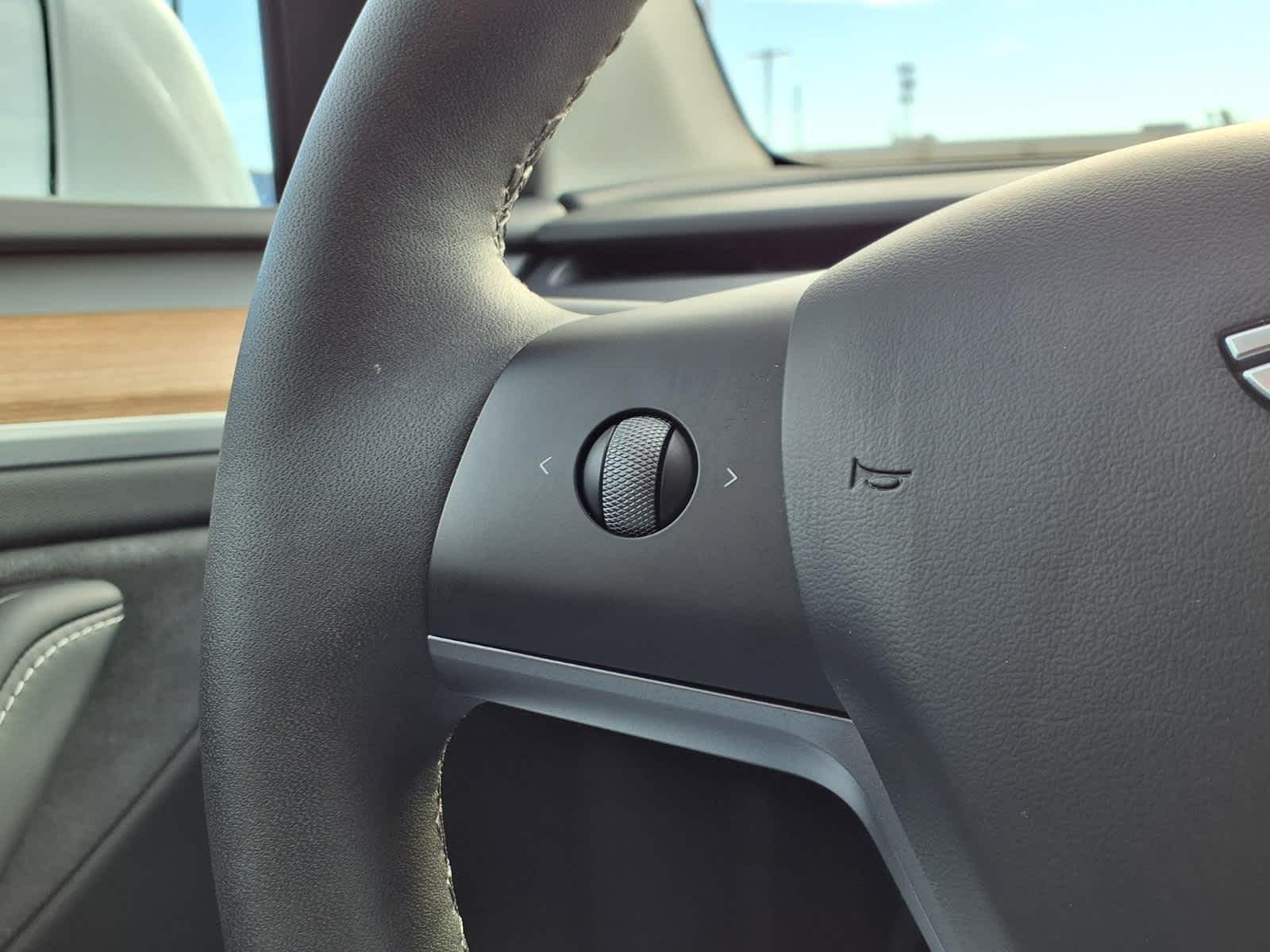 Thumbnail: 2025 Tesla Model Y - 18