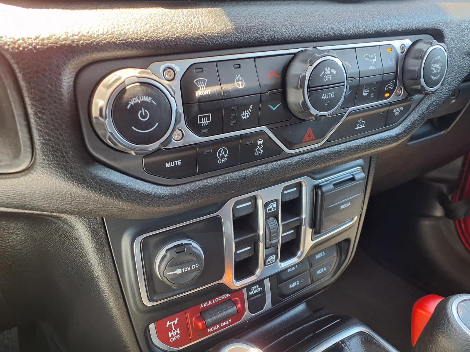 Thumbnail: 2024 Jeep Gladiator - 18