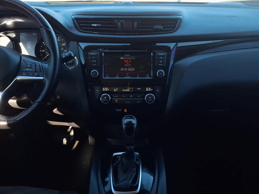 Thumbnail: 2021 Nissan Rogue Sport - 16