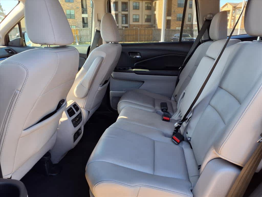 Thumbnail: 2019 Honda Pilot - 13
