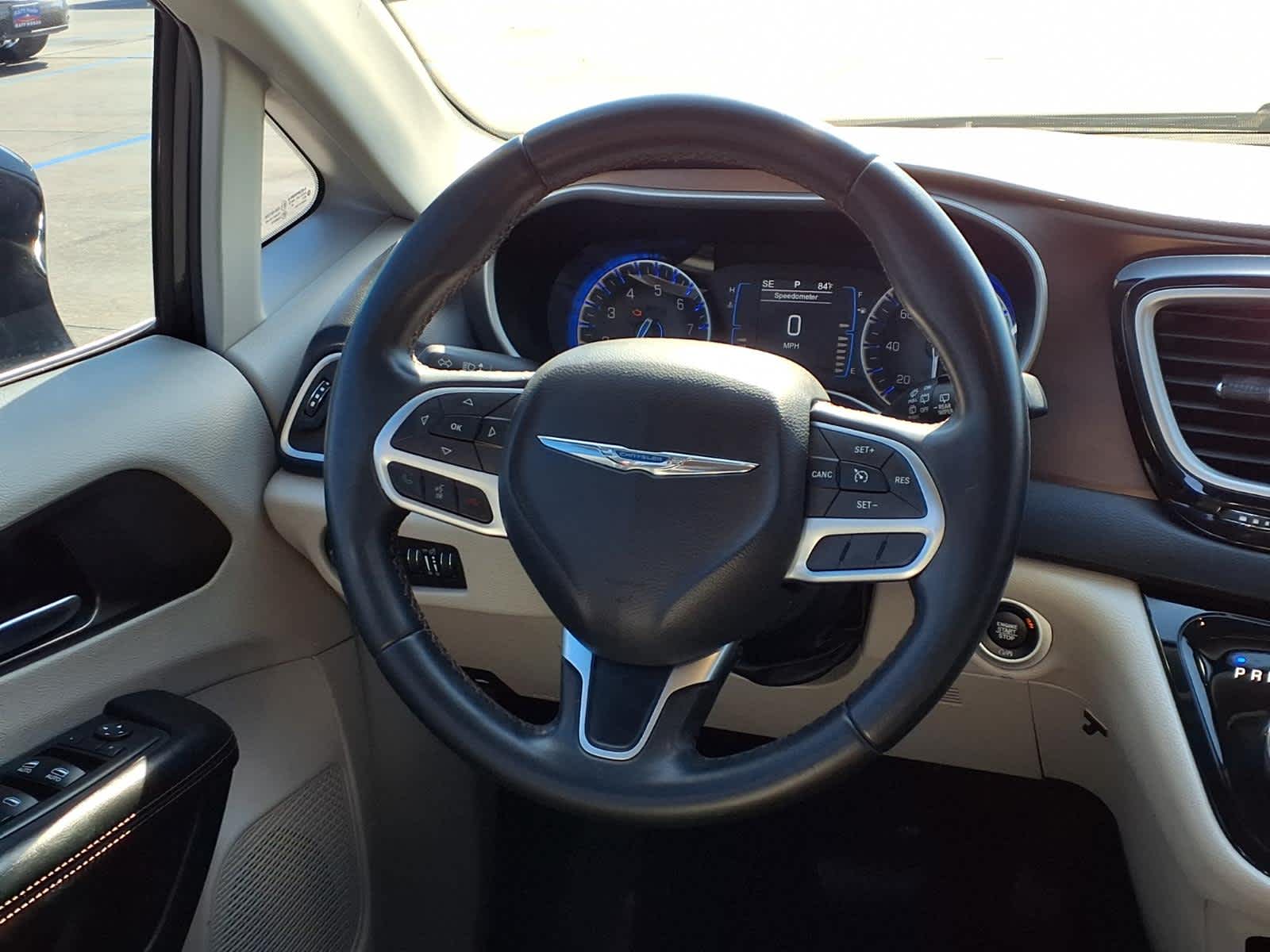Thumbnail: 2017 Chrysler Pacifica - 16