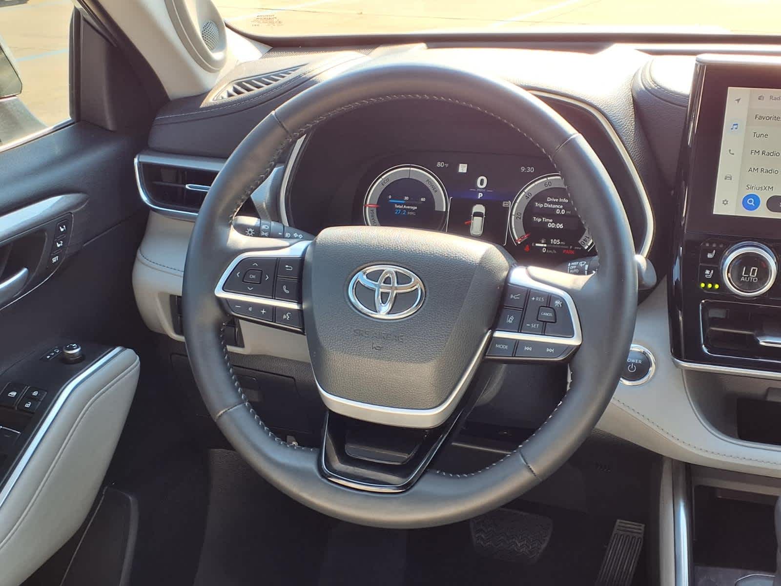 Thumbnail: 2023 Toyota Highlander - 14