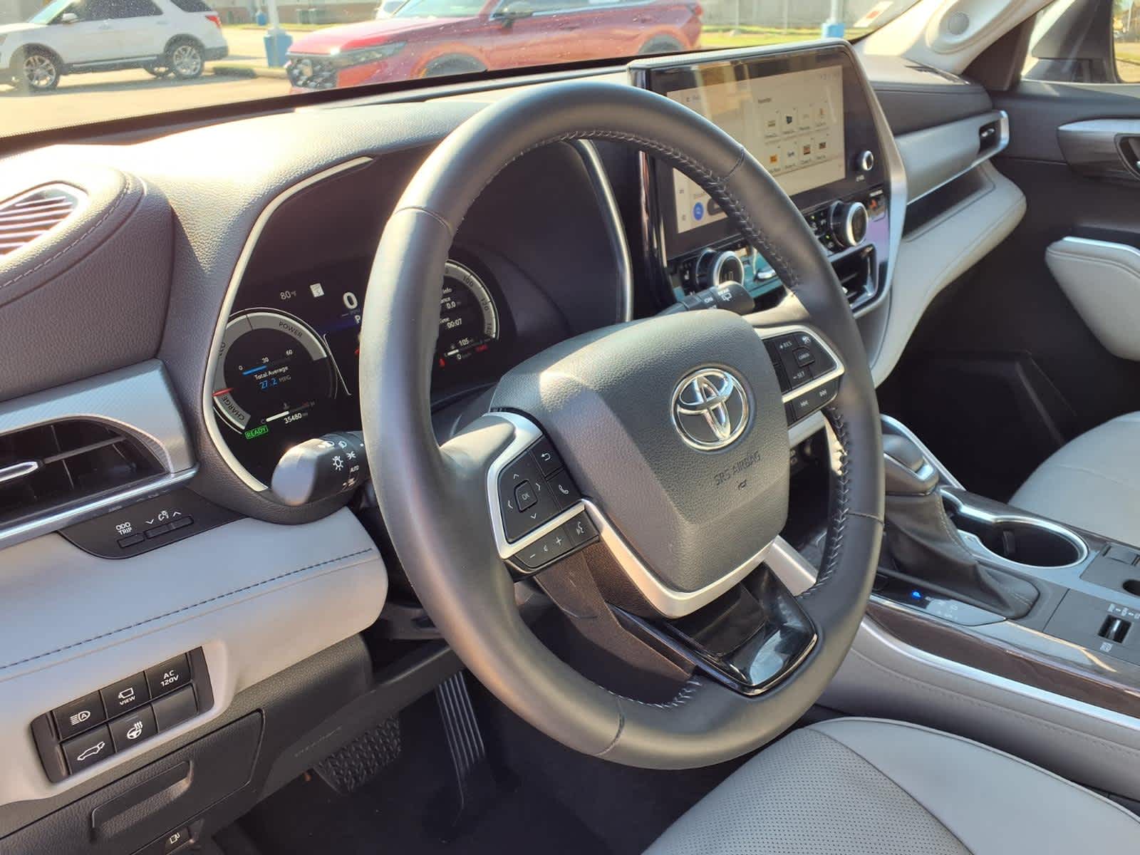 Thumbnail: 2023 Toyota Highlander - 2