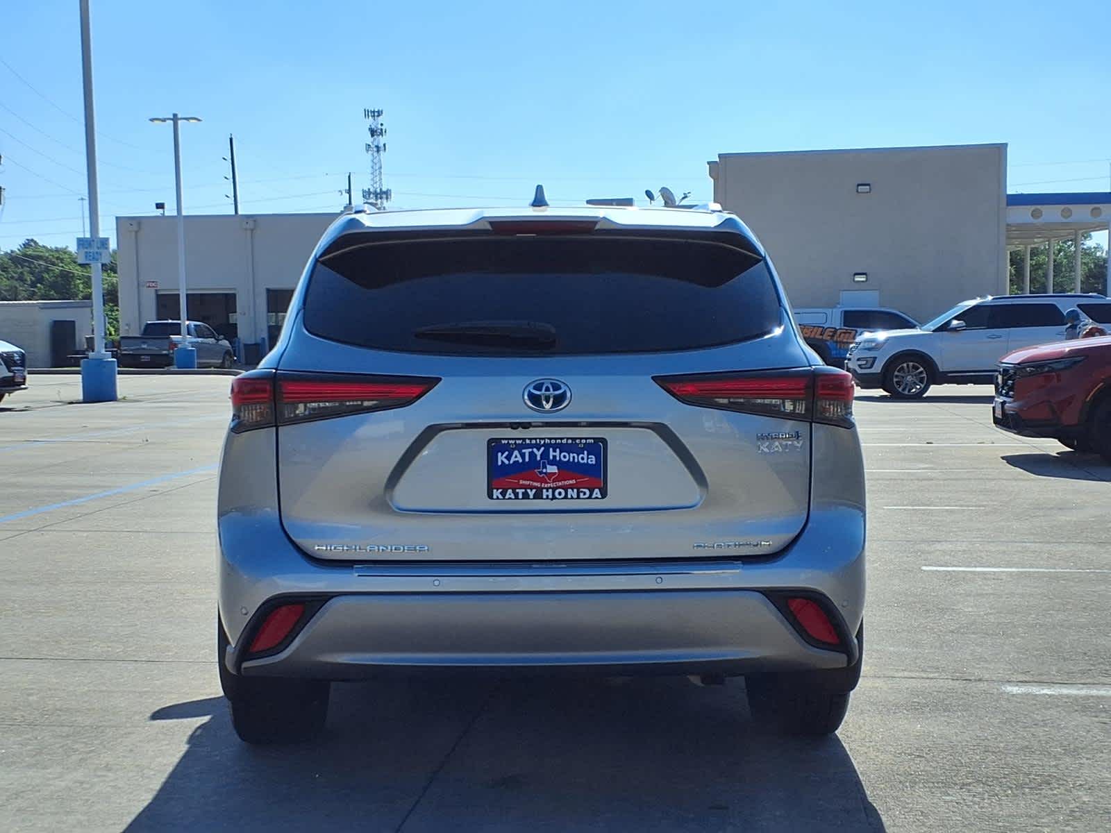 Thumbnail: 2023 Toyota Highlander - 6