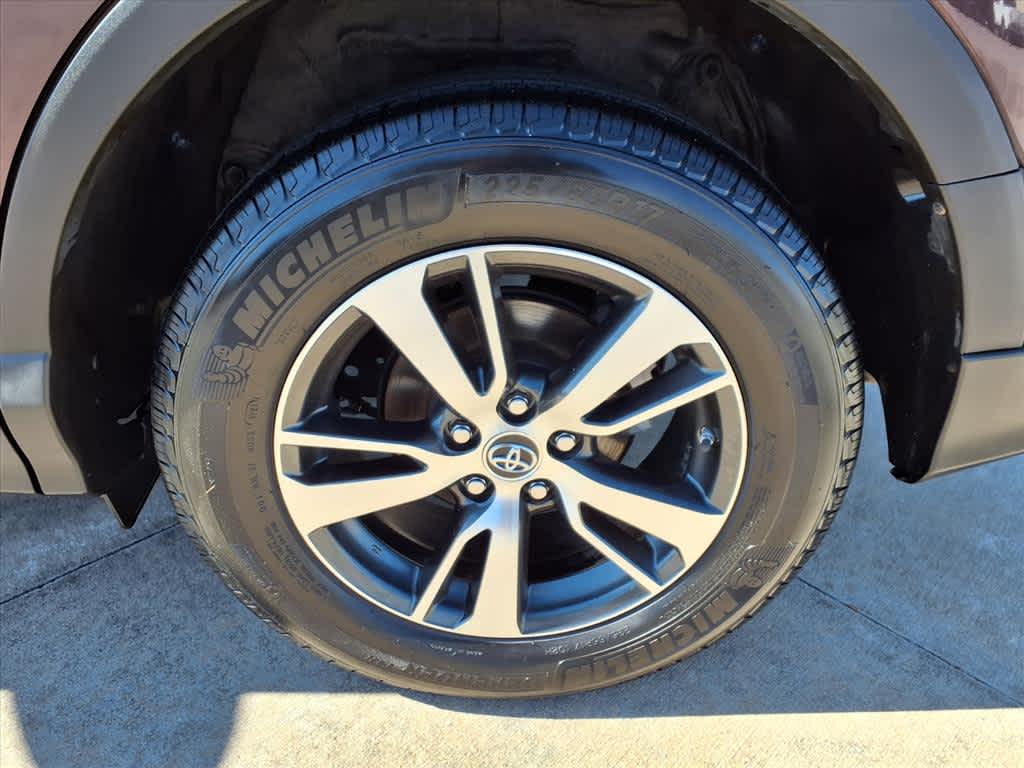 Thumbnail: 2017 Toyota RAV4 - 8