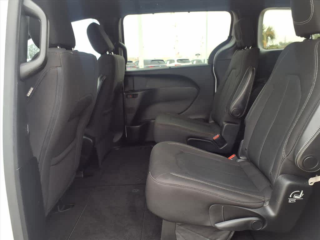 Thumbnail: 2018 Chrysler Pacifica - 13