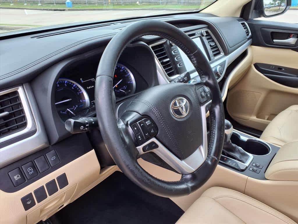Thumbnail: 2019 Toyota Highlander - 2