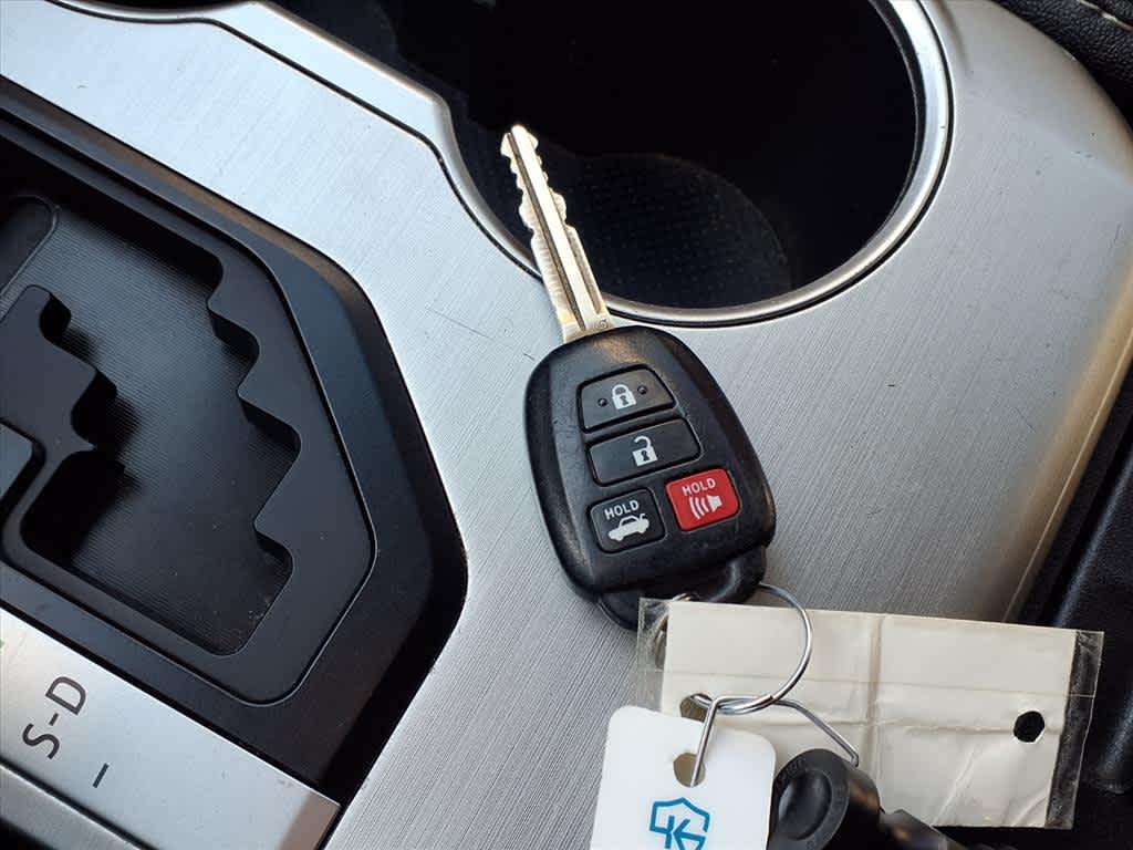 Thumbnail: 2013 Toyota Camry - 20