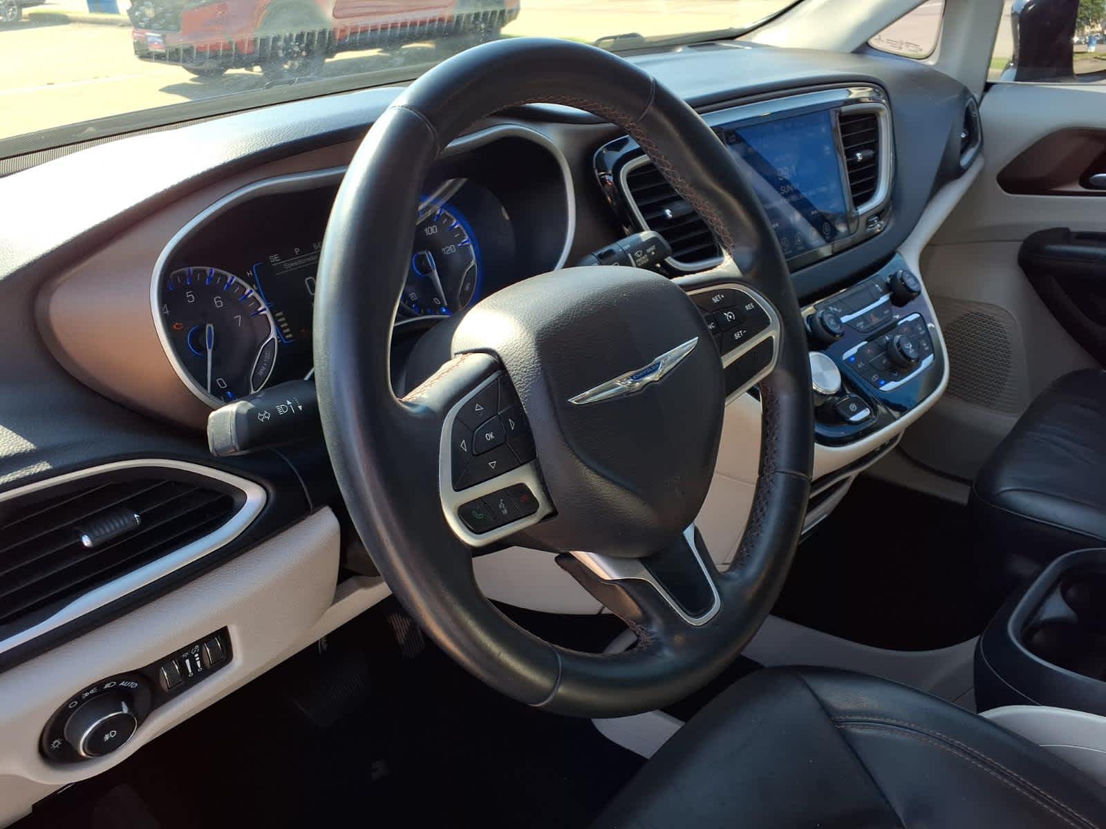 Thumbnail: 2017 Chrysler Pacifica - 2