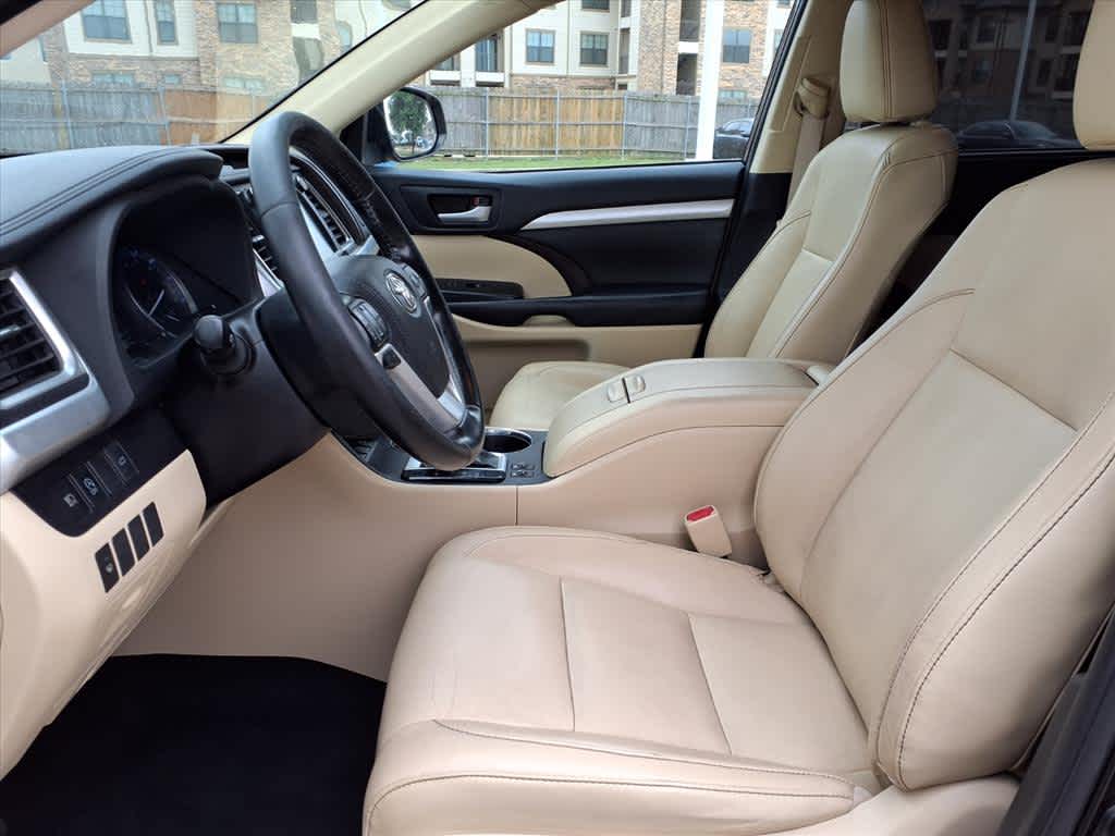 Thumbnail: 2019 Toyota Highlander - 9