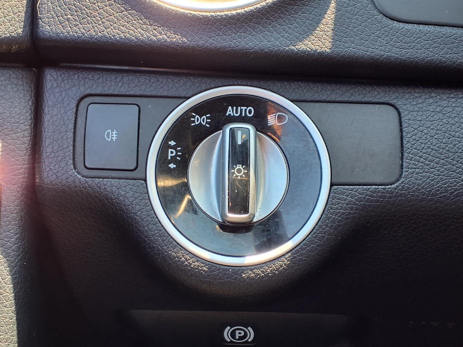 Thumbnail: 2013 Mercedes-Benz C-Class - 23