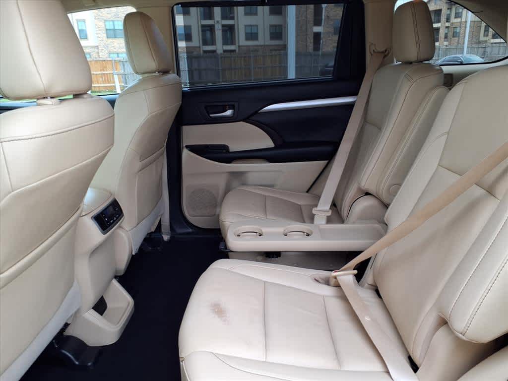 Thumbnail: 2019 Toyota Highlander - 11