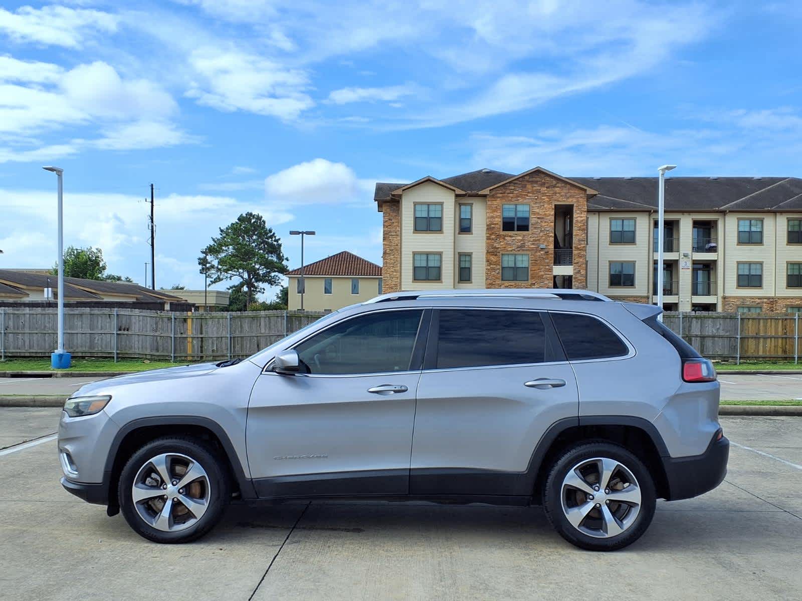 Thumbnail: 2019 Jeep Cherokee - 4