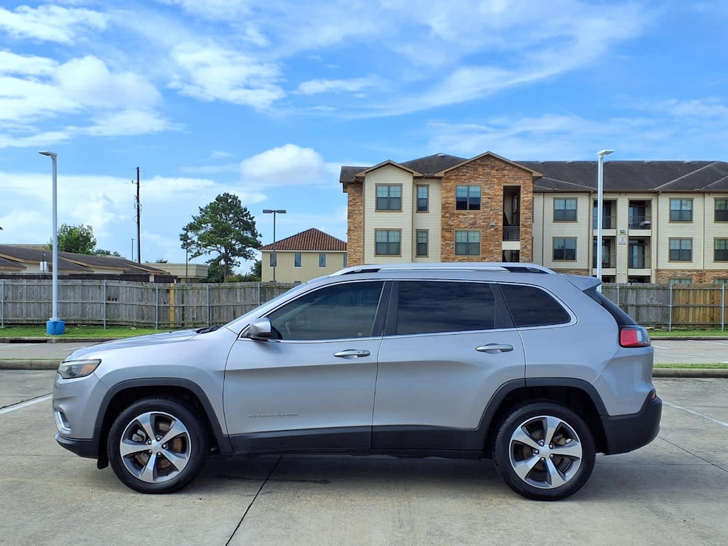Used 2019 Jeep Cherokee Limited FWD SUV