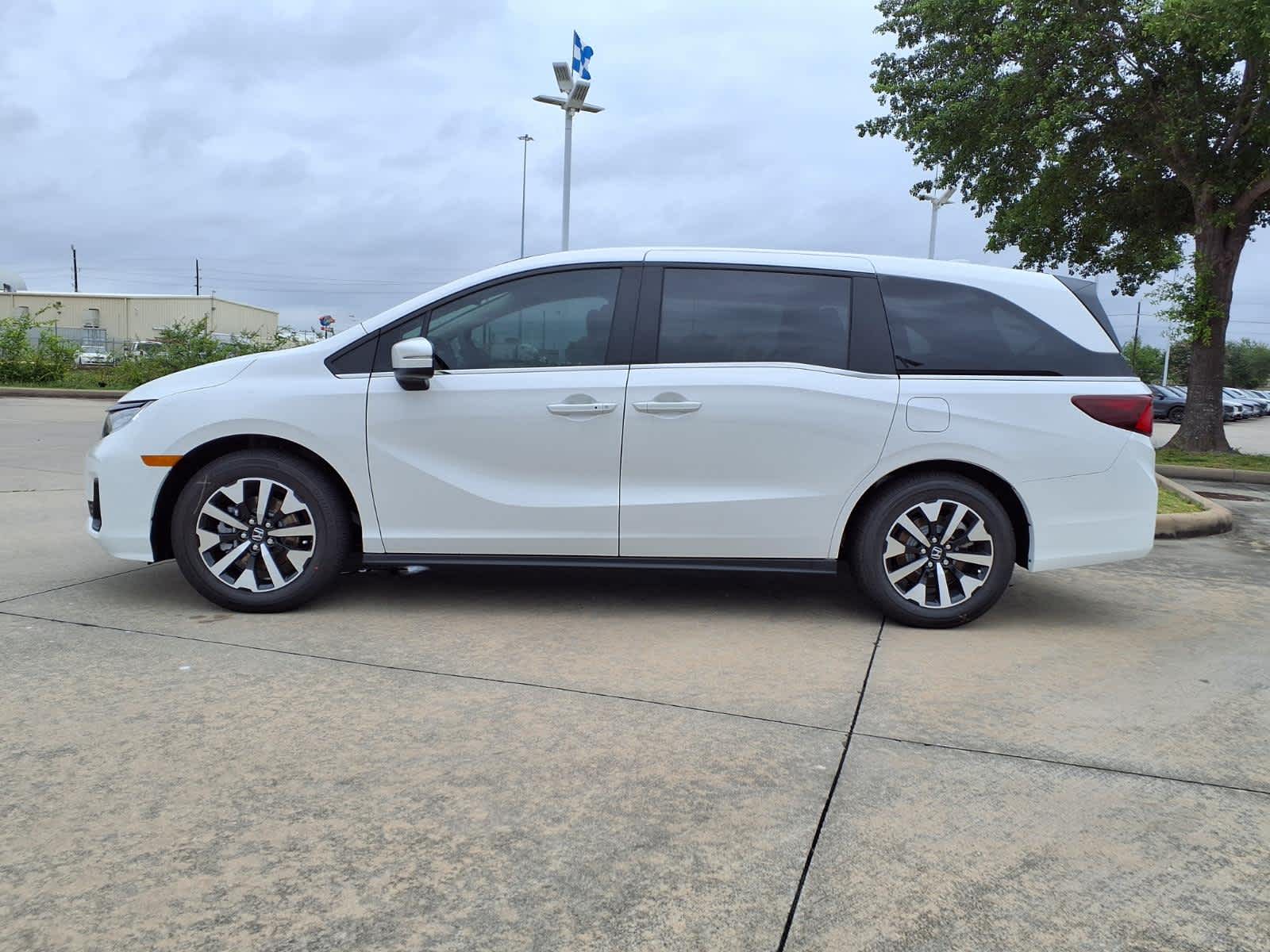 Thumbnail: 2026 Honda Odyssey - 3