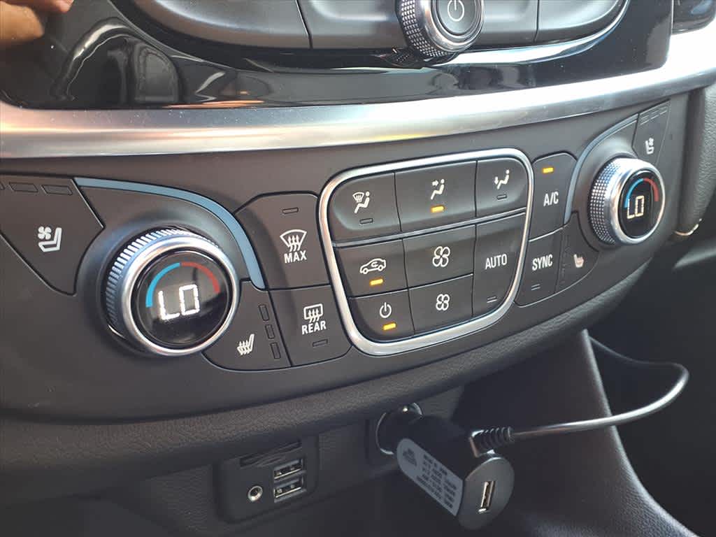 Thumbnail: 2022 Chevrolet Traverse - 19