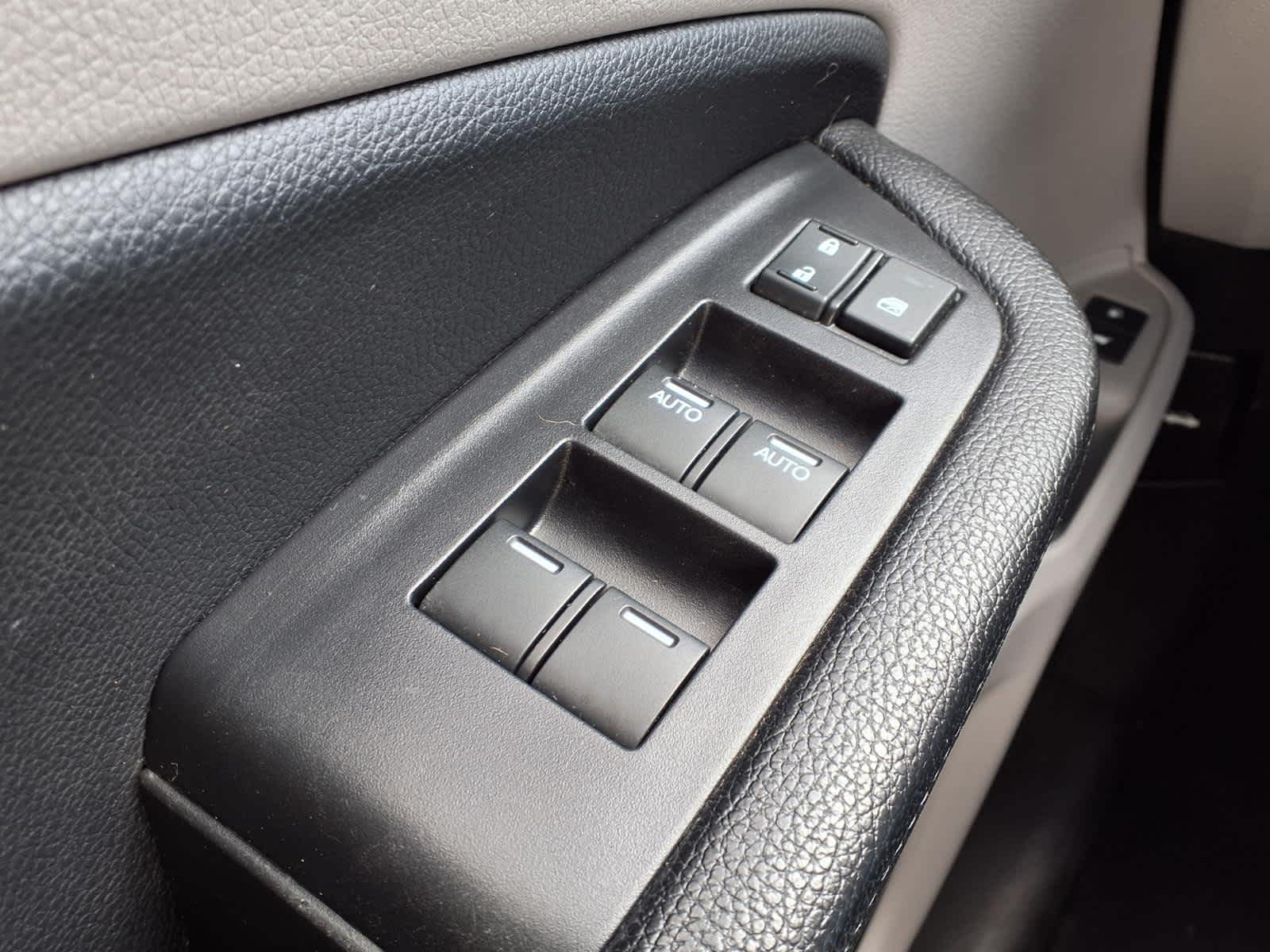 Thumbnail: 2017 Honda Pilot - 20