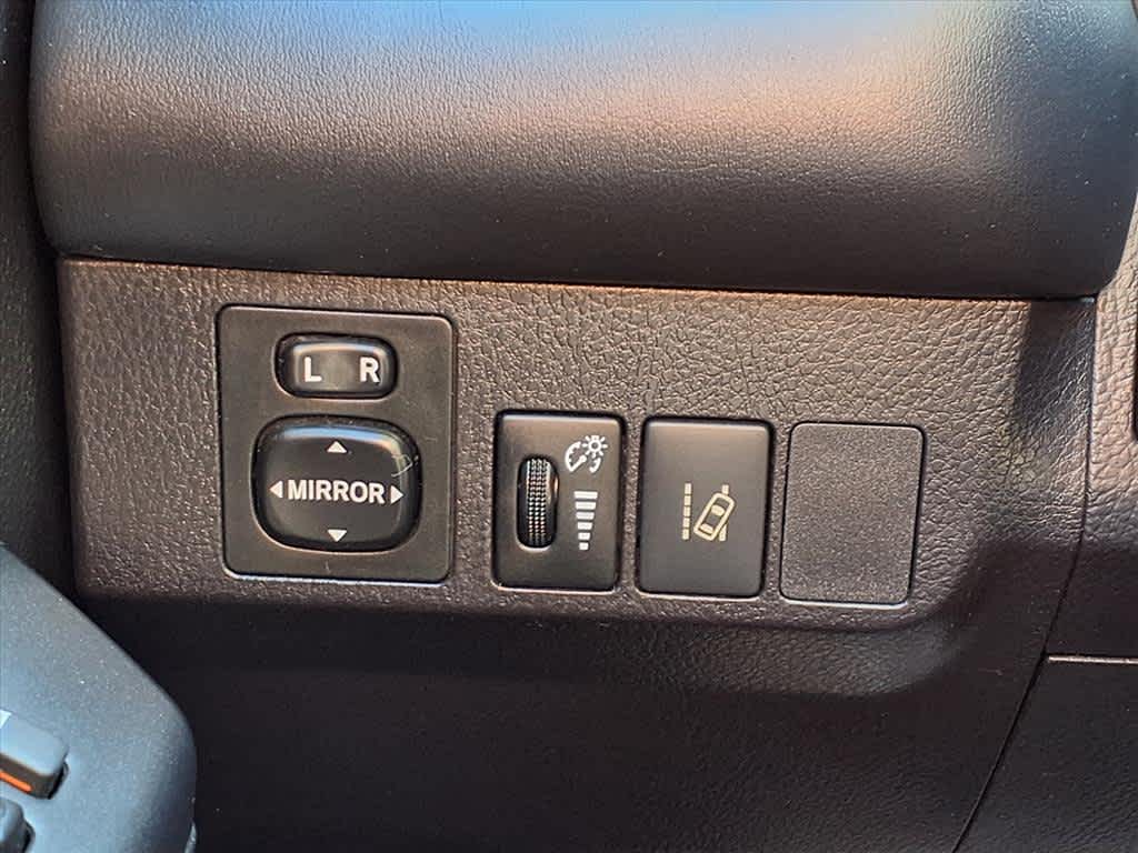 Thumbnail: 2017 Toyota RAV4 - 22