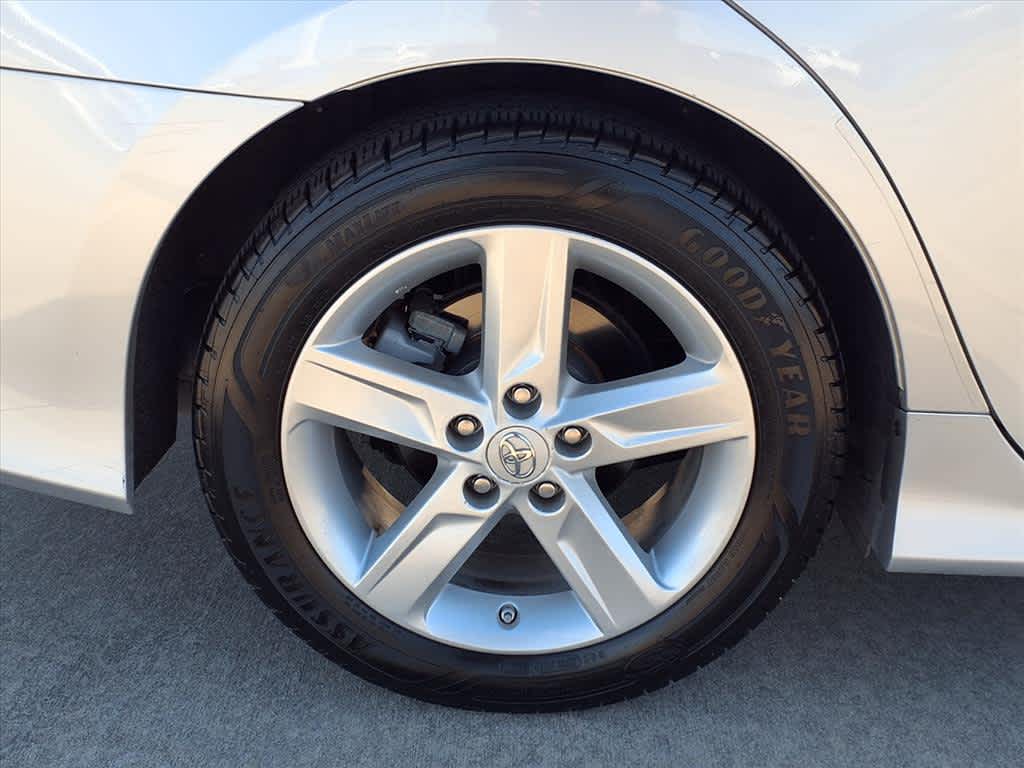 Thumbnail: 2013 Toyota Camry - 8