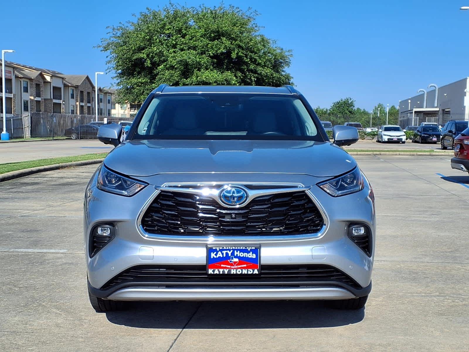 Thumbnail: 2023 Toyota Highlander - 3